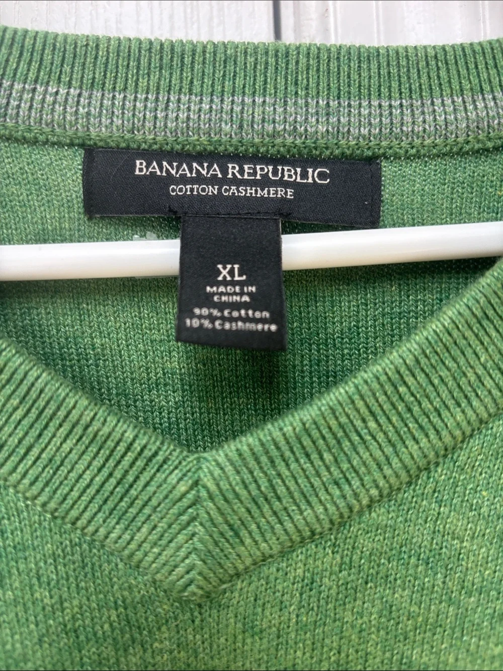 Banana Republic Men’s V-Neck Sweater in Bright Green